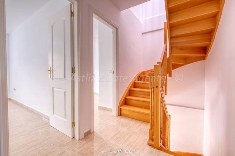 4 bedroom Villa for sale in Costa del Silencio with garage - € 360,000 (Ref: 9782088)