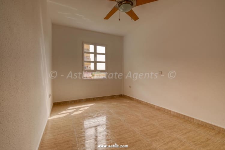 4 bedroom Villa for sale in Costa del Silencio with garage - € 360,000 (Ref: 9782088)