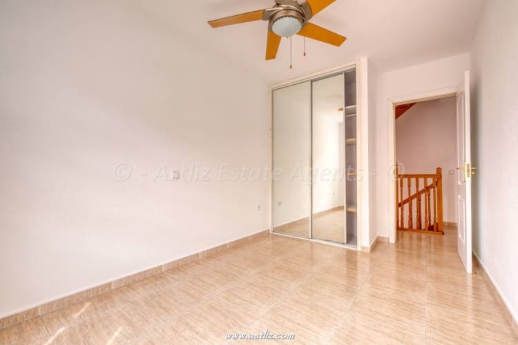 4 bedroom Villa for sale in Costa del Silencio with garage - € 360,000 (Ref: 9782088)