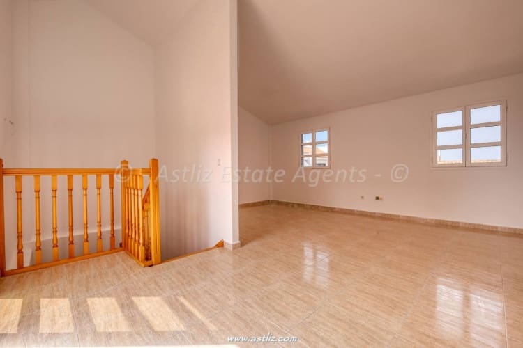 4 bedroom Villa for sale in Costa del Silencio with garage - € 360,000 (Ref: 9782088)