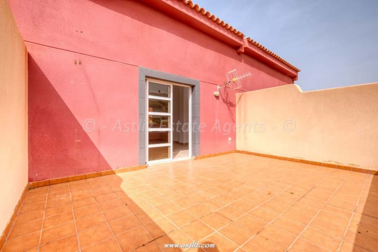 4 bedroom Villa for sale in Costa del Silencio with garage - € 360,000 (Ref: 9782088)