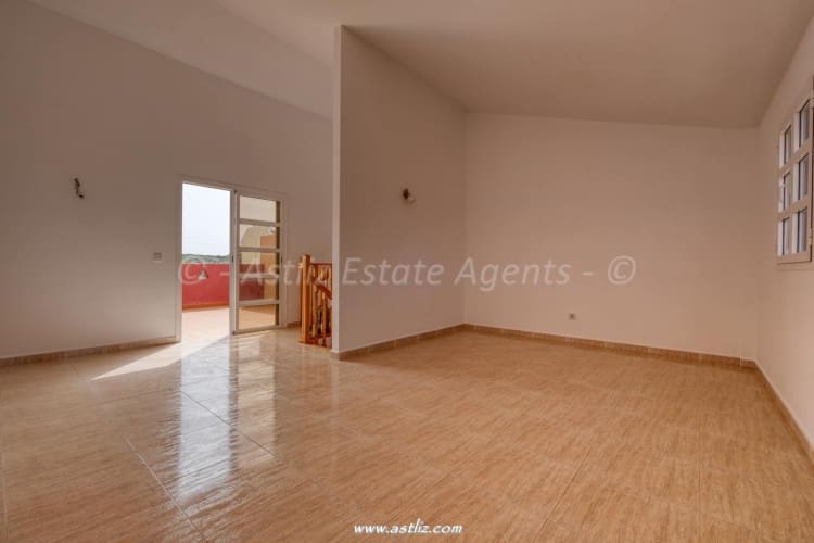 4 bedroom Villa for sale in Costa del Silencio with garage - € 360,000 (Ref: 9782088)