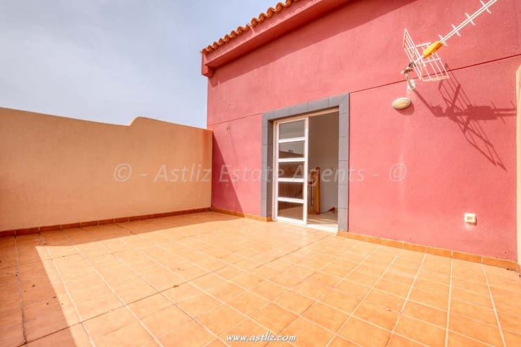 4 bedroom Villa for sale in Costa del Silencio with garage - € 360,000 (Ref: 9782088)