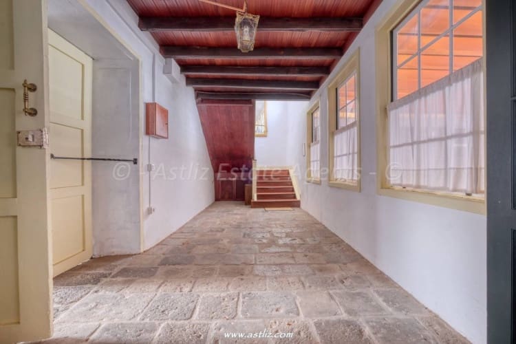 9 bedroom Villa for sale in San Cristobal de La Laguna - € 1,500,000 (Ref: 9816478)