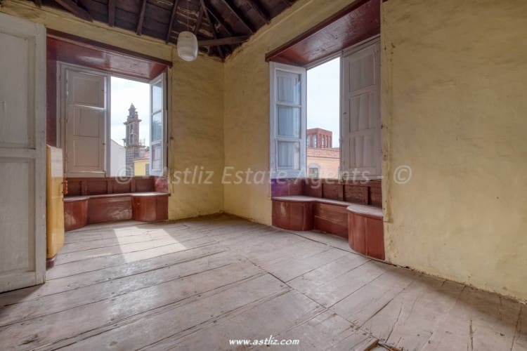 9 bedroom Villa for sale in San Cristobal de La Laguna - € 1,500,000 (Ref: 9816478)