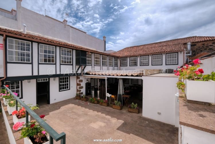 9 bedroom Villa for sale in San Cristobal de La Laguna - € 1,500,000 (Ref: 9816478)