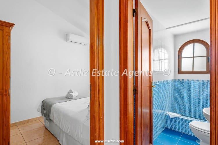2 bedroom Apartment for sale in Amarilla Golf with pool garage - € 299,000 (Ref: 9862117)
