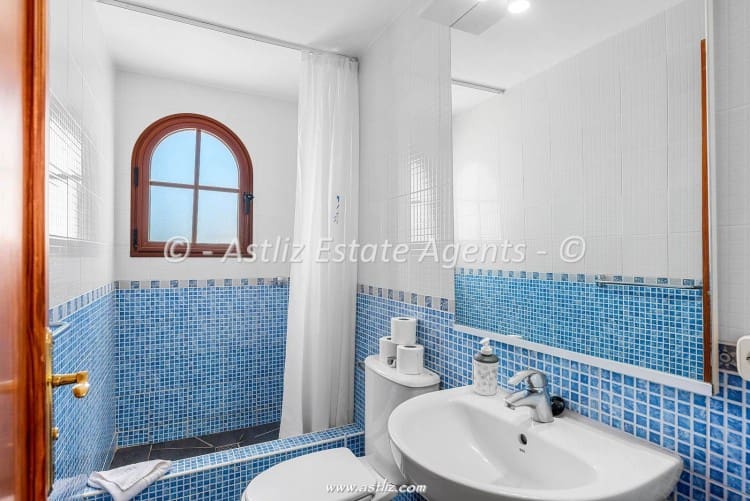 2 bedroom Apartment for sale in Amarilla Golf with pool garage - € 299,000 (Ref: 9862117)