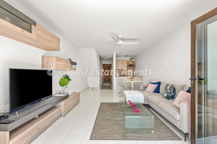 2 chambre Appartement à vendre à Costa del Silencio avec piscine garage - 299 000 € (Ref: 9863520)