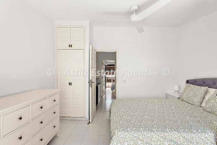 2 chambre Appartement à vendre à Costa del Silencio avec piscine garage - 299 000 € (Ref: 9863520)