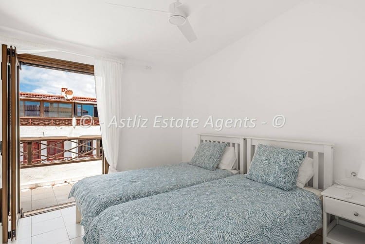 2 chambre Appartement à vendre à Costa del Silencio avec piscine garage - 299 000 € (Ref: 9863520)