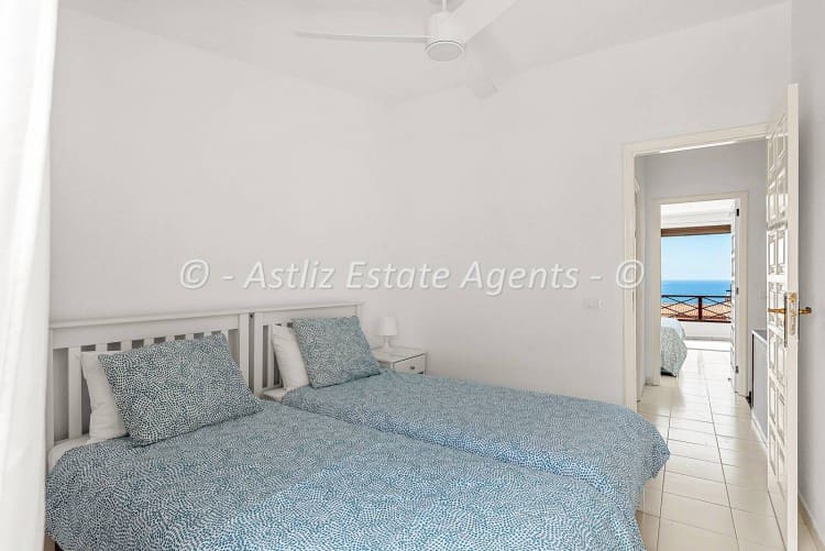 2 chambre Appartement à vendre à Costa del Silencio avec piscine garage - 299 000 € (Ref: 9863520)