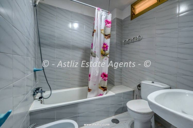 2 bedroom Apartment for sale in Guia de Isora with pool - € 335,000 (Ref: 9879989)