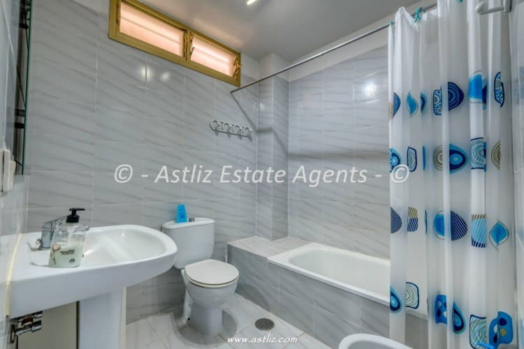 2 bedroom Apartment for sale in Guia de Isora with pool - € 335,000 (Ref: 9879989)