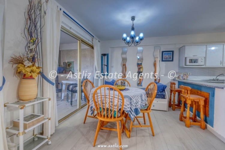 2 bedroom Apartment for sale in Guia de Isora with pool - € 335,000 (Ref: 9879989)