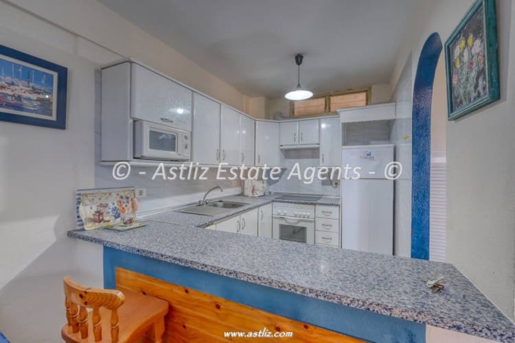 2 bedroom Apartment for sale in Guia de Isora with pool - € 335,000 (Ref: 9879989)