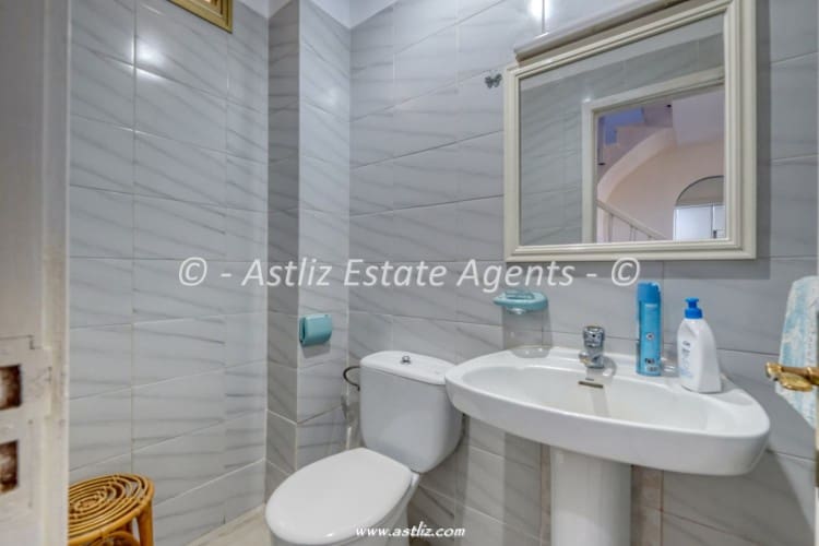 2 bedroom Apartment for sale in Guia de Isora with pool - € 335,000 (Ref: 9879989)