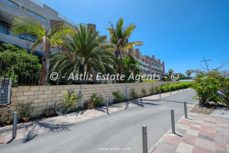2 bedroom Apartment for sale in Guia de Isora with pool - € 335,000 (Ref: 9879989)
