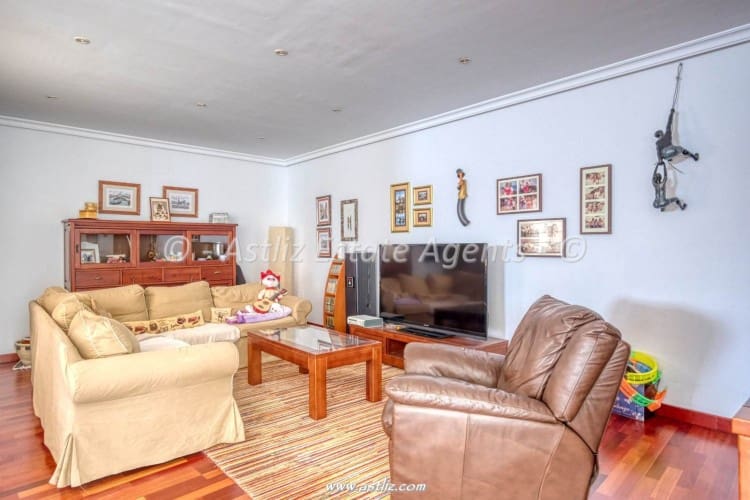 7 soverom Villa til salgs i Icod de los Vinos med garasje - € 640 000 (Ref: 9883734)