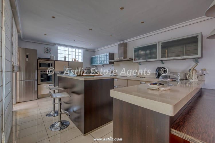 7 soverom Villa til salgs i Icod de los Vinos med garasje - € 640 000 (Ref: 9883734)