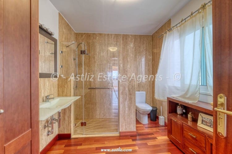 7 soverom Villa til salgs i Icod de los Vinos med garasje - € 640 000 (Ref: 9883734)