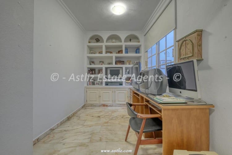 7 soverom Villa til salgs i Icod de los Vinos med garasje - € 640 000 (Ref: 9883734)