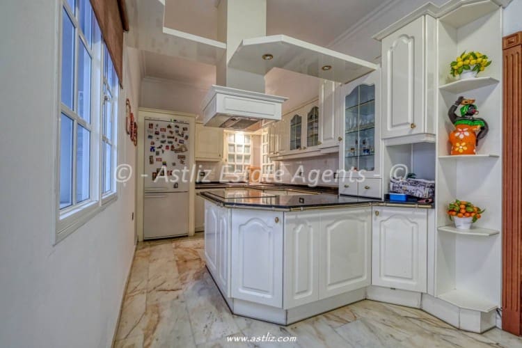 7 soverom Villa til salgs i Icod de los Vinos med garasje - € 640 000 (Ref: 9883734)