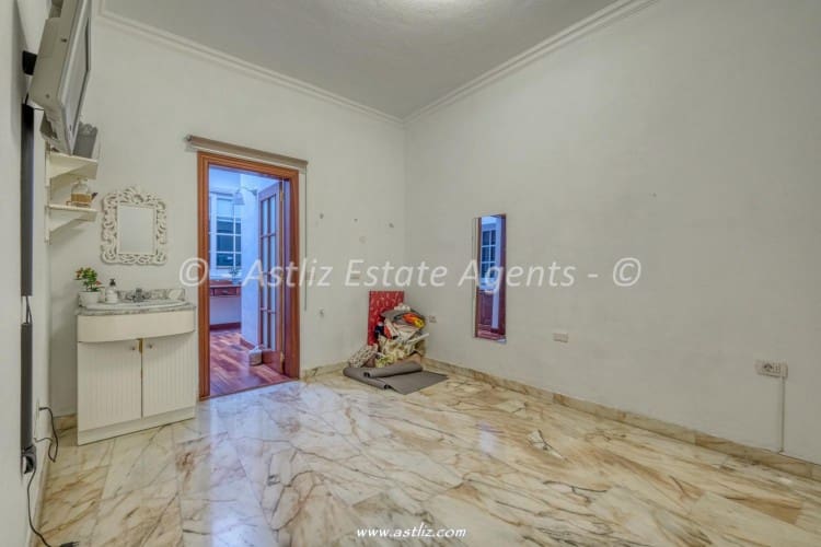 7 soverom Villa til salgs i Icod de los Vinos med garasje - € 640 000 (Ref: 9883734)