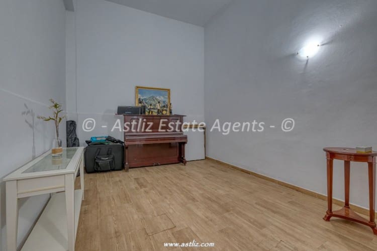 7 soverom Villa til salgs i Icod de los Vinos med garasje - € 640 000 (Ref: 9883734)