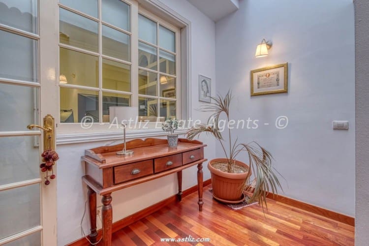 7 soverom Villa til salgs i Icod de los Vinos med garasje - € 640 000 (Ref: 9883734)
