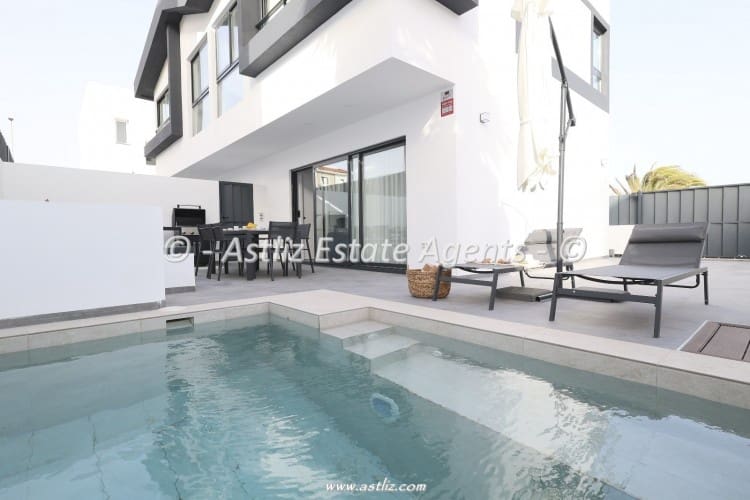 2 bedroom Villa for sale in Abades with pool garage - € 549,000 (Ref: 9921136)