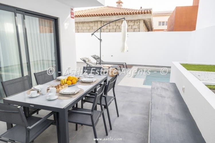 2 bedroom Villa for sale in Abades with pool garage - € 549,000 (Ref: 9921136)