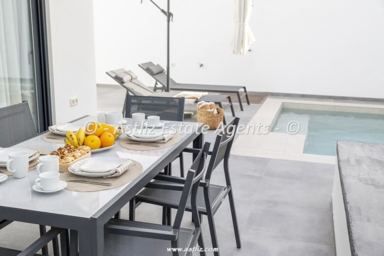 2 bedroom Villa for sale in Abades with pool garage - € 549,000 (Ref: 9921136)