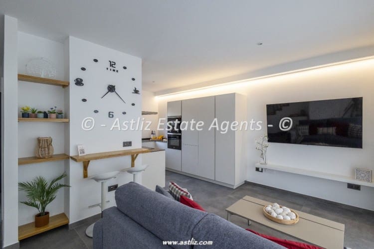 2 bedroom Villa for sale in Abades with pool garage - € 549,000 (Ref: 9921136)
