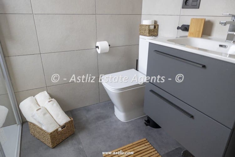 2 bedroom Villa for sale in Abades with pool garage - € 549,000 (Ref: 9921136)