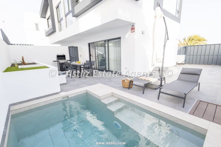 2 bedroom Villa for sale in Abades with pool garage - € 549,000 (Ref: 9921136)