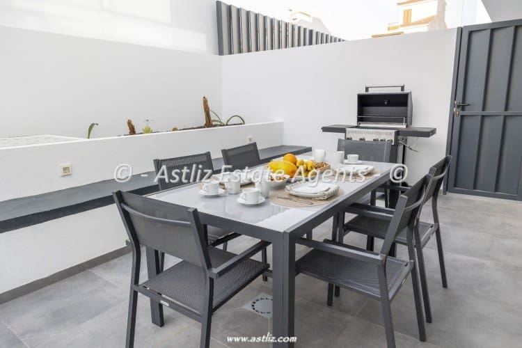 2 bedroom Villa for sale in Abades with pool garage - € 549,000 (Ref: 9921136)
