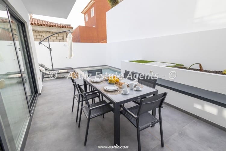 2 bedroom Villa for sale in Abades with pool garage - € 549,000 (Ref: 9921136)