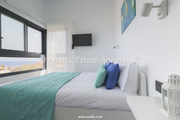 2 bedroom Villa for sale in Abades with pool garage - € 549,000 (Ref: 9921136)