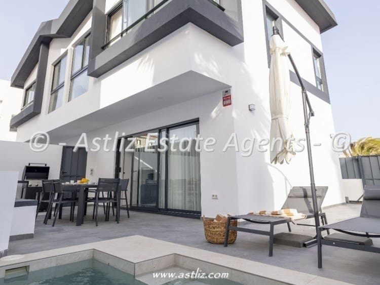 2 bedroom Villa for sale in Abades with pool garage - € 549,000 (Ref: 9921136)