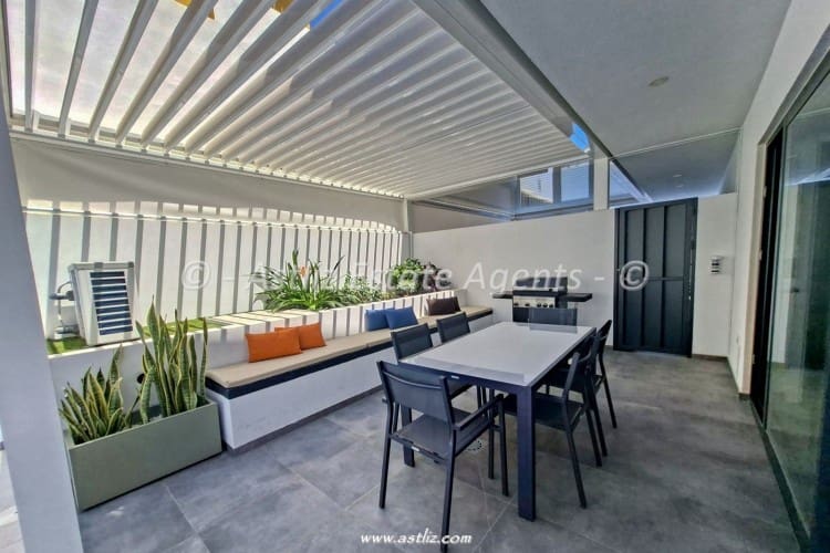 2 chambre Villa/Maison à vendre à Arico avec piscine garage - 549 000 € (Ref: 9921136)