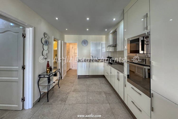 2 soverom Leilighet til salgs i Puerto Santiago med svømmebasseng - € 300 000 (Ref: 9928030)