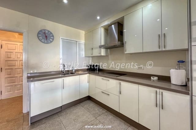 2 soveværelse Lejlighed til salg i Puerto Santiago, Santiago del Teide med swimmingpool - € 300.000 (Ref: 9928030)