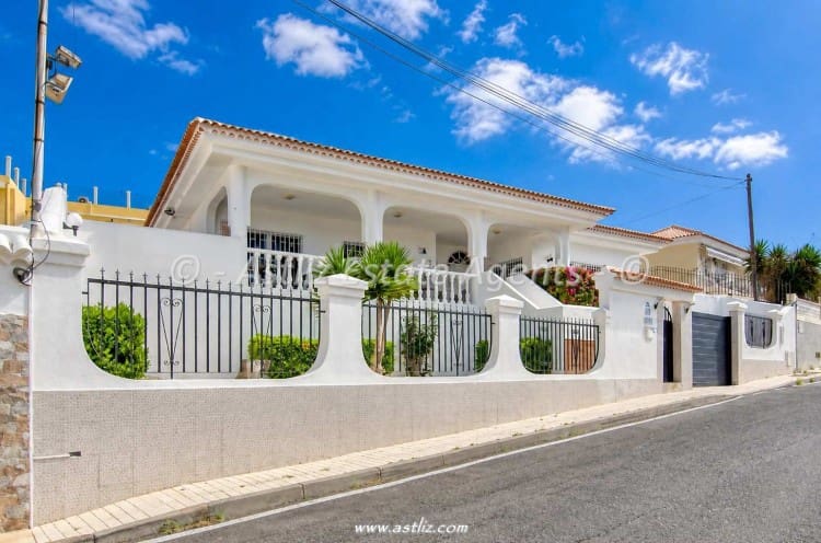 4 bedroom Villa for sale in Valle de San Lorenzo with garage - € 780,000 (Ref: 9928305)