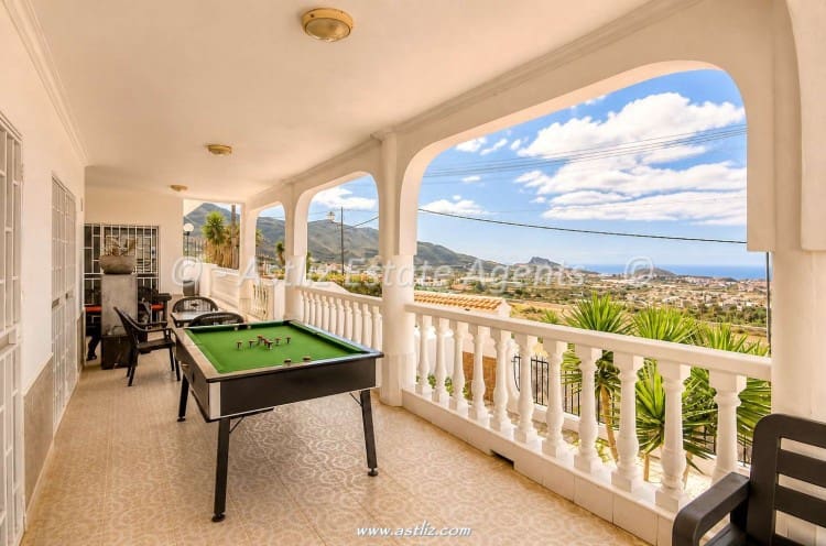 4 bedroom Villa for sale in Valle de San Lorenzo with garage - € 780,000 (Ref: 9928305)
