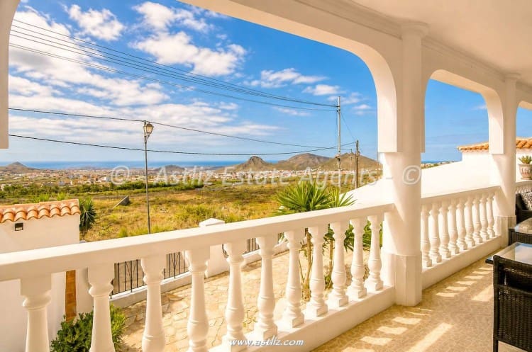 4 bedroom Villa for sale in Valle de San Lorenzo with garage - € 780,000 (Ref: 9928305)