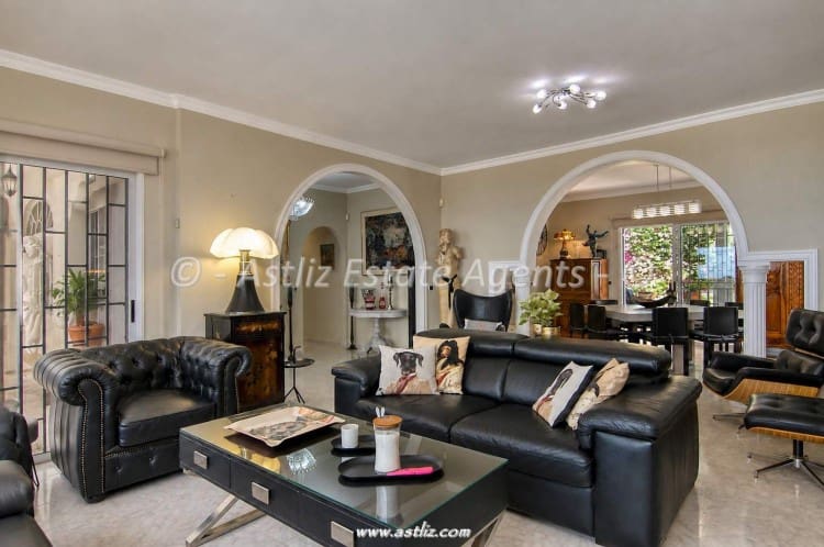 4 bedroom Villa for sale in Valle de San Lorenzo with garage - € 780,000 (Ref: 9928305)