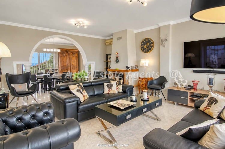 4 bedroom Villa for sale in Valle de San Lorenzo with garage - € 780,000 (Ref: 9928305)
