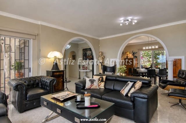 4 soveværelse Villa til salg i Valle de San Lorenzo, Arona med garage - € 780.000 (Ref: 9928305)