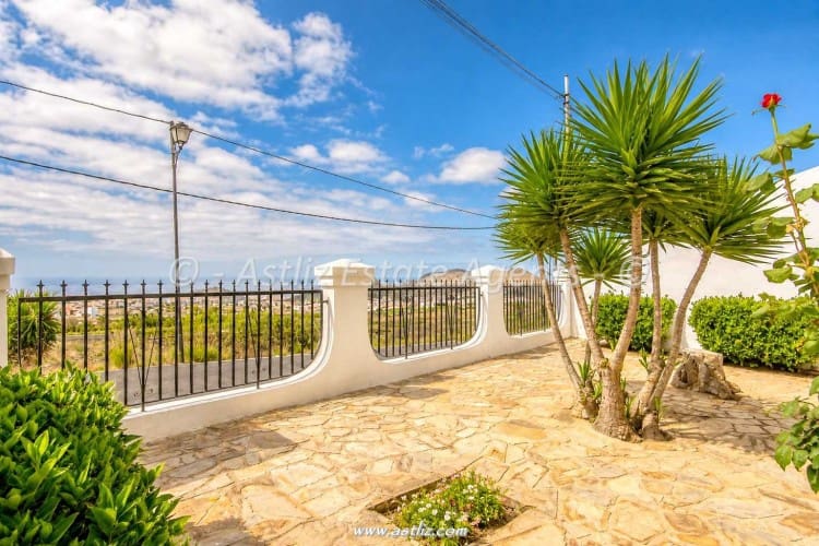 4 bedroom Villa for sale in Valle de San Lorenzo with garage - € 780,000 (Ref: 9928305)